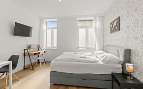 Farawayhomes Studios 43